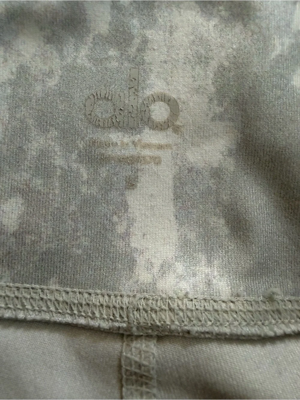 Alo Yoga Light Gray Snake Print High-Waisted Crop Leggings Size small
